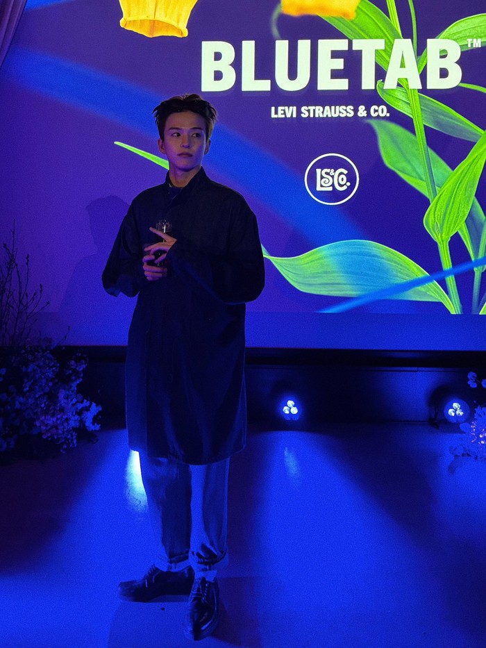 Asahi TREASURE menjadi salah satu bintang yang ikut memeriahkan event itu. Tak hanya datang dan menyaksikan Levi’s Pre-Fall 2025 runway show, idol K-Pop satu ini juga menghadiri after party acara peluncuran tersebut./ Foto: weverse.io/treasure/feed