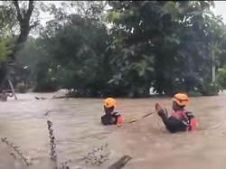 Banjir Akibat Hujan Deras 2 Jam Sempat Rendam 51 Rumah di Madiun