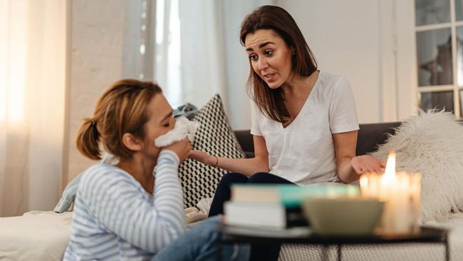 Bersikeras selalu melihat sisi positif dari sesuatu sebenarnya tidak disarankan. Kondisi ini disebut toxic positivity.