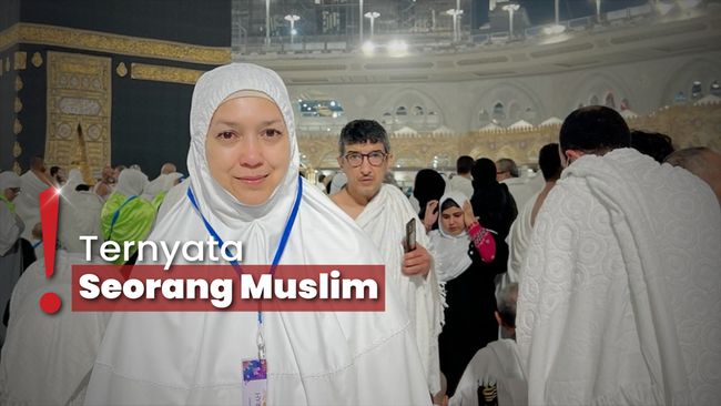 Cantiknya Ira Wibowo Umrahkan Sang Ayah: Seperti Gandeng Papa