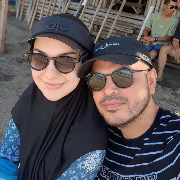 <p><em>Postingan</em> yang dibagikan keduanya tentu menuai komentar netizen yang ikut senang melihat kebahagiaan pasangan ini. "Bahagia terusss," tulis akun <em>@riskayul****.</em> "Suka bangettt liat Iyiss sama suami barunya," tulis akun <em>@adelvi****.</em> (Foto: Instagram@haldy_sabri)</p>