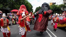 FOTO: Meriah Kirab Budaya Grebeg Sudiro Solo
