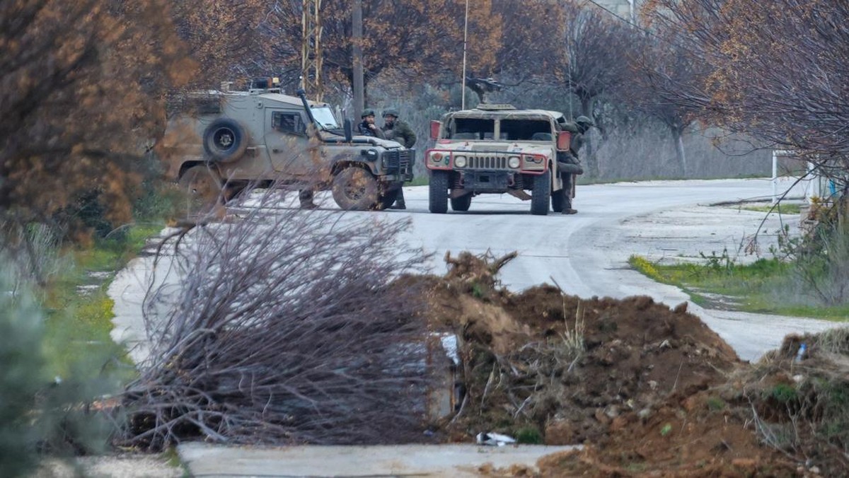 FOTO: Militer Israel Tembaki Warga Lebanon yang Ingin Kembali ke Rumah