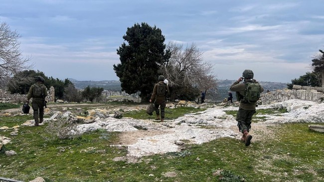 FOTO: Militer Israel Tembaki Warga Lebanon yang Ingin Kembali ke Rumah