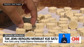 VIDEO: Tak Jemu Berguru Membuat Kue Satu