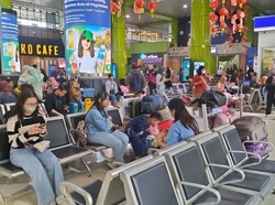 Suasana Stasiun Gambir Dipadati Ribuan Penumpang Saat Libur Panjang
