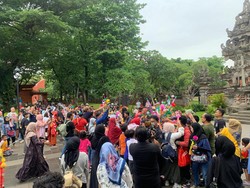 Sambut Imlek, TMII Gelar Bazar Festival Pecinan-Akrobat 3 Barongsai