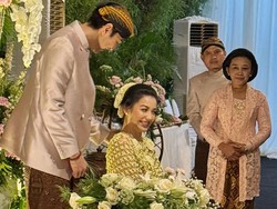 Most Pop: Gaya Velove Vexia di Mitoni 7 Bulanan Kehamilan, Anggun Berkebaya