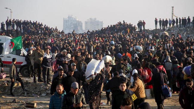 Indonesia dengan tegas menolak segala upaya untuk secara paksa merelokasi warga Palestina atau mengubah komposisi demografis wilayah pendudukan Palestina.