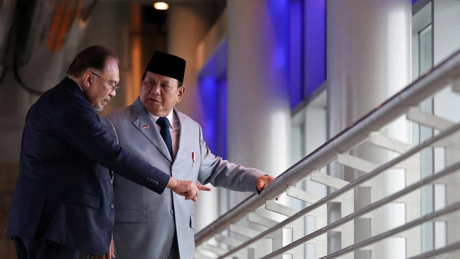 Kementerian Luar Negeri Malaysia menyatakan kunjungan Anwar ke Indonesia merupakan bagian dari komitmen kedua negara untuk memperkuat hubungan bilateral.