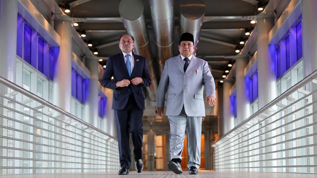 PM Anwar Ibrahim Temui Prabowo di RI Hari Ini, Apa Saja yang Dibahas? PM Malaysia Anwar Ibrahim akan bertemu Presiden Prabowo hari ini dalam rangka annual consultation RI-Malaysia ke-13.