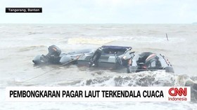 VIDEO: Melihat Pembongkaran Pagar Laut di Tengah Cuaca Tak Bersahabat