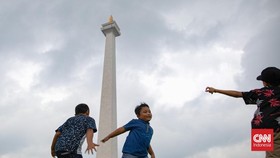 FOTO: Menikmati Libur Panjang di Monas