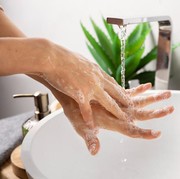 Menurut Riset, Kamu Wajib Cuci Tangan Setelah Pegang 6 Benda Ini!