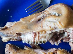 Pancake Darah dan Kepala Domba Bakar, Makanan Paling Tidak Enak Sedunia