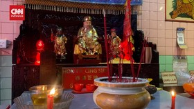 VIDEO: Persiapan Ritual Mandi Buddha di Klenteng Tien Kok Sie Sooo