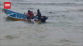VIDEO: Belasan Siswa Terseret Ombak Pantai Drini Gunungkidul, 4 Hilang
