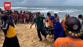 VIDEO: 3 Siswa SMP yang Terseret Ombak Pantai Drini Ditemukan Tewas