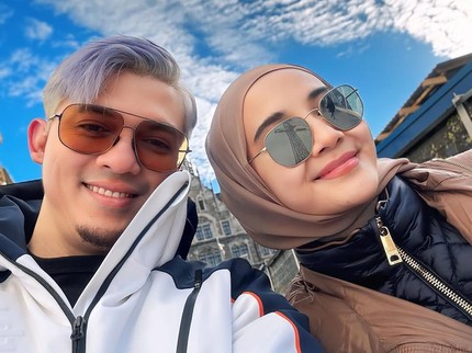 5 Potret Zaskia Sungkar dan Irwansyah Liburan di Eropa bersama Ukkasya