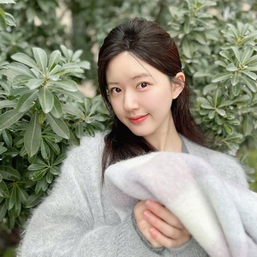 Zhao Lusi 'Ratu Drama China' Buka Suara Soal Tekanan Agensi Terkait Foto di Kursi Roda