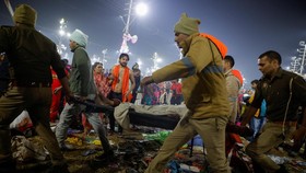 FOTO: 15 Orang Tewas Terinjak Saat Kerusuhan di Acara Keagamaan India