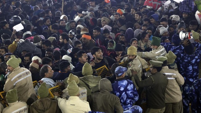 11 Orang Tewas Imbas Kericuhan di Perayaan Klub Kriket India Kericuhan di Bengaluru usai kemenangan IPL mengakibatkan 11 tewas dan 47 terluka. Insiden terjadi saat penggemar mencoba menerobos stadion.