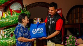 Imlek 2025, BRI Peduli Salurkan Sembako di Tangerang dan Singkawang