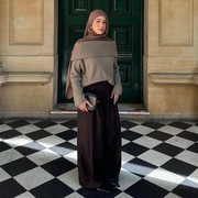 Get The Look: Tampil Classy dengan Off Shoulder Top ala Ana Octarina