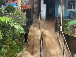 Banjir Terjang Rumah Warga di Puncak Bogor Imbas Hujan Deras