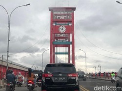 Jam Besar di Atas Jembatan Ampera Rusak Lagi, Warga Minta Segera Perbaiki