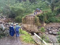 Penampakan Jembatan Desa Kayupuring Pekalongan Putus Akibat Banjir