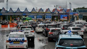 Tol Sedyatmo Arah Jakarta Padat Imbas Macet Parah Tanjung Priok