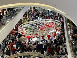 Mal di Medan Dipadati Pengunjung Saat Libur Imlek, Antusias Lihat Barongsai