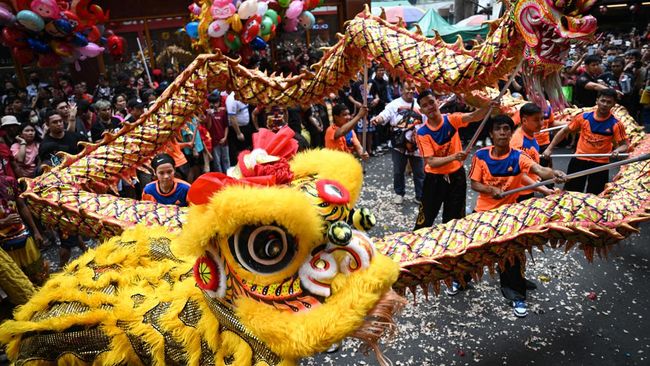 Perayaan Imlek tahun ini jatuh pada Selasa, 17 Februari yang ditetapkan sebagai libur nasional. Lantasm apakah ada cuti bersama Imlek juga?