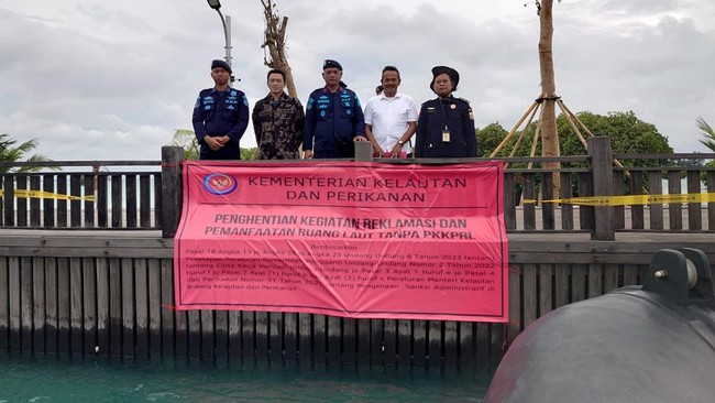 Kementerian Kelautan dan Perikanan (KKP) resmi menghentikan kegiatan reklamasi yang dilakukan PT CPS di Pulau Pari.