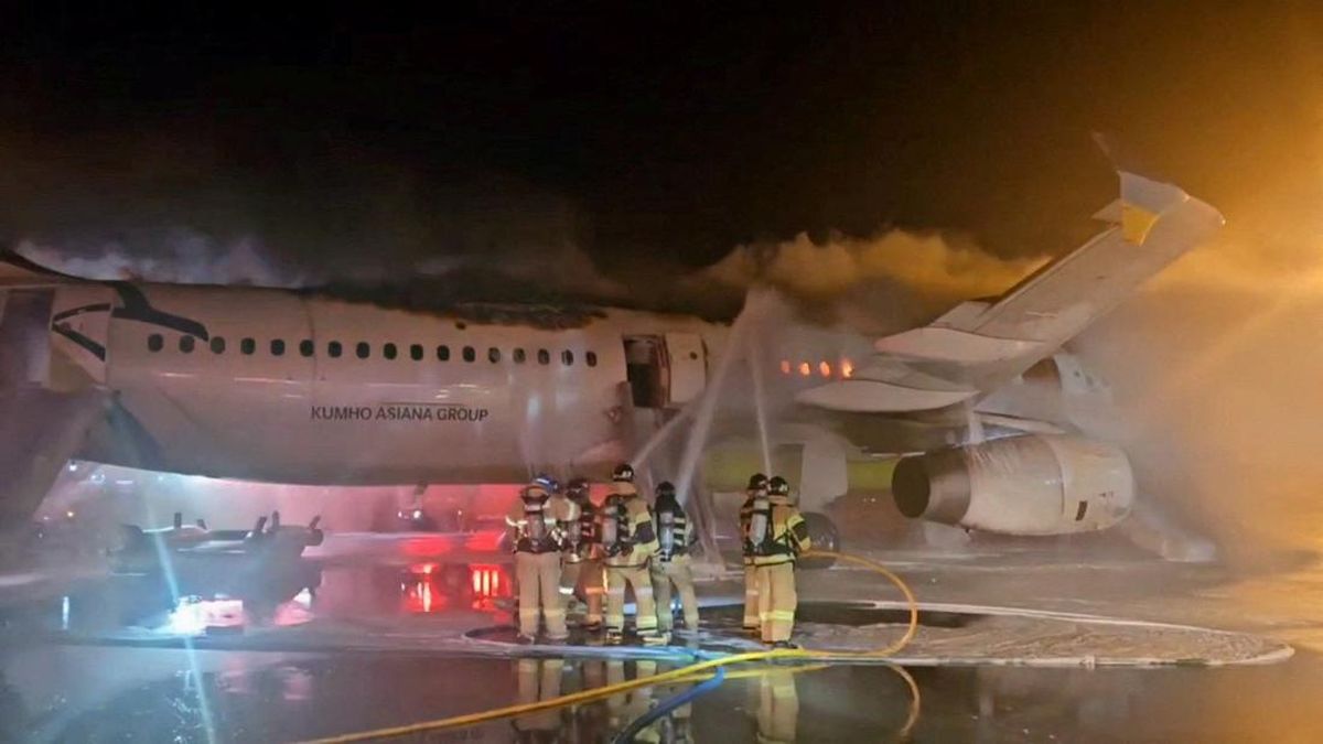 Pesawat Airbus Terbakar di Bandara Gimhae Korsel