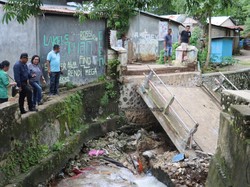 Pj Walkot Kupang Minta PUPR Anggarkan Perbaikan Jembatan Pasar Kasih Naikoten 1
