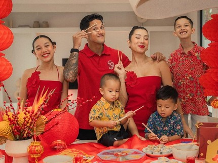 5 Potret Gemas Anak Seleb Rayakan Imlek 2025, Jennifer Bachdim hingga Larissa Chou