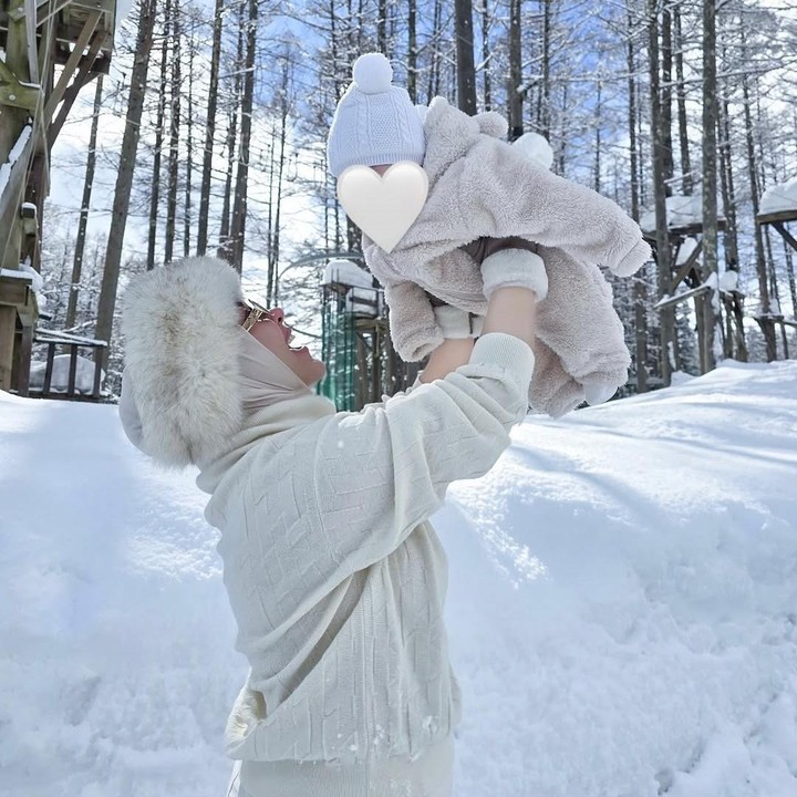 <p>"Salju pertama bayi," ungkap Syahrini dalam kolom keterangan untuk melengkapi unggahan tersebut. (Foto: Instagram: @princessyahrini)</p>