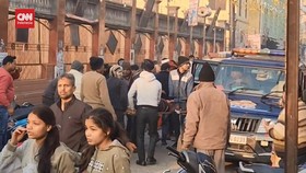 VIDEO: 5 Orang Tewas Saat Panggung Festival Roboh di India