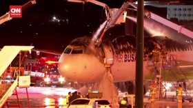 VIDEO: Pesawat Air Busan Tujuan Hongkong Terbakar di Bandara