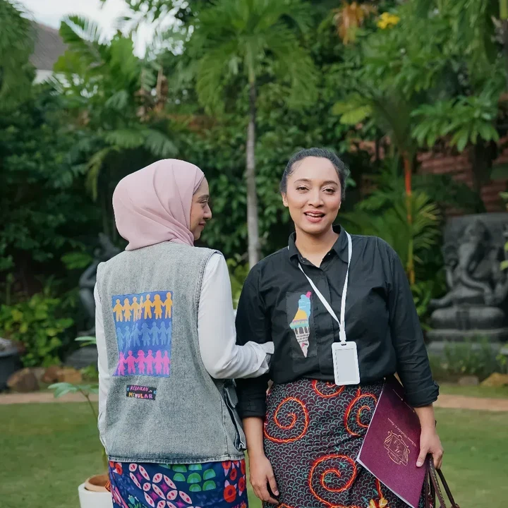 <p>Kedua putri Ikang Fauzi dan mendiang Marissa Haque, Chiki dan Bella Fauzi, lahir di tanggal yang sama, Bunda. Keduanya bertambah usia pada 28 Januari. Tahun ini, Bella menginjak usia 37 tahun dan adiknya Chiki berusia 36 tahun. Keduanya hanya terpaut 1 tahun saja nih Bunda, pantas saja mereka selalu kompak ya. (Foto: Instagram: @bellafawzi_)</p>