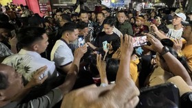 Gibran Masuk Gang-gang Kampung Malang Tengah Surabaya Serap Aspirasi