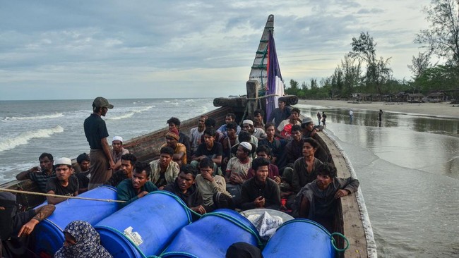 Kepala Kantor Wilayah Direktorat Jenderal Imigrasi Aceh Novianto Sulastono mengusulkan agar dicari Pulau di Indonesia untuk menampung pengungsi Rohingya.