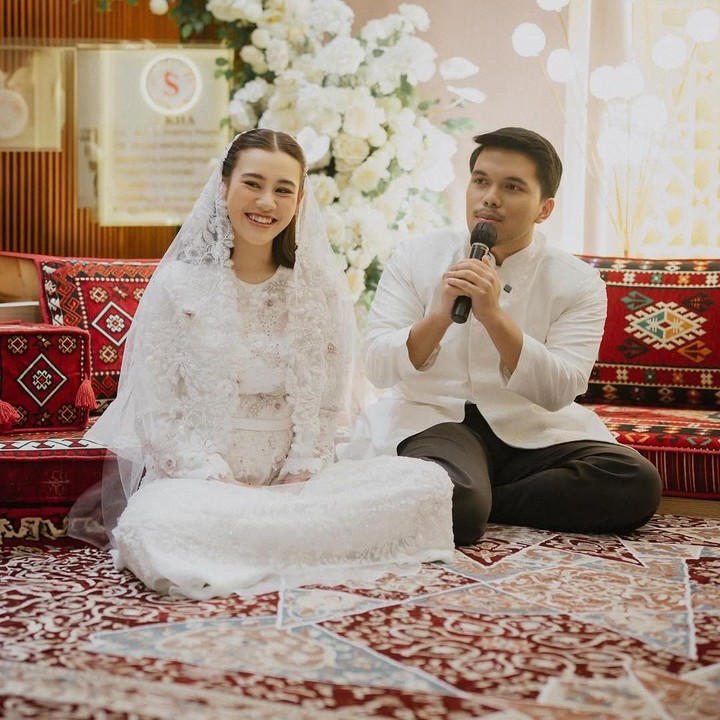 <p>Artis Aaliyah Massaid baru saja menggelar acara syukuran empat bulan kehamilan pertamanya belum lama ini. Acara ini digelar bersamaan dengan perayaan ulang tahun sang suami, Thariq Halilintar, yang ke-26 tahun. (Foto: Instagram @aaliyah.massaid)</p>