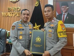 Aiptu Agus Pendiri TPA di Jakbar Dapat Tiket Sekolah dari Kapolri