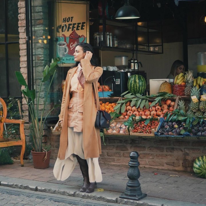 <p>Amanda dinilai aktif membagikan aktivitas kesehariannya di media sosial. Tak hanya itu, ia pun sering mengabadikan penampilan <em>outfit out the day</em> (OOTD) yang menginspirasi banyak perempuan. (Foto: Instagram@amandarawles)</p>