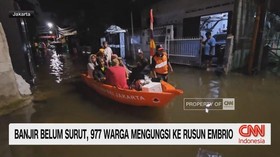 VIDEO: Banjir Belum Surut, 977 Warga Mengungsi ke Rusun Embrio