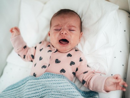 Kenapa Bayi Menangis saat Tidur? Ini Penyebab dan Cara Mengatasinya