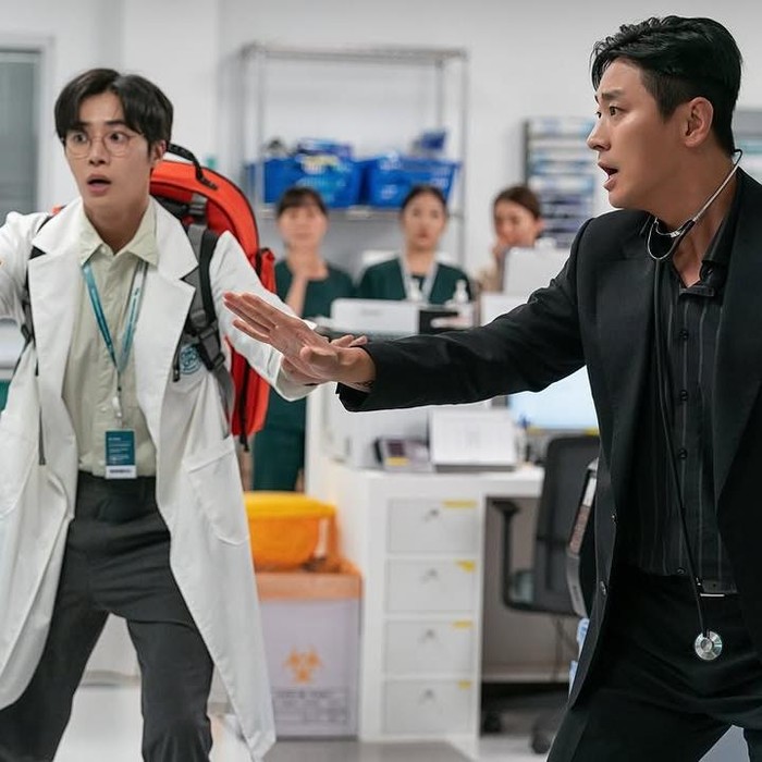 Choo Young Woo dan Ju Ji Hoon di The Trauma Code: Heroes on Call